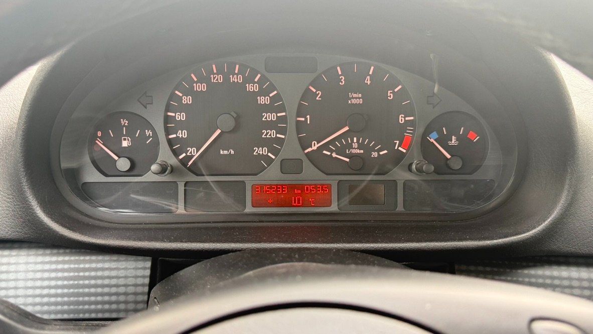 BMW 325xi, ottimo stato, appena uscito dalla carrozzeria, adatto per l'inverno! - Image 3