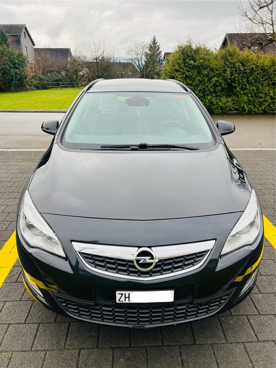 Opel Astra j Sportstourer 1.4 Turbo - mit Anhängerkupplung