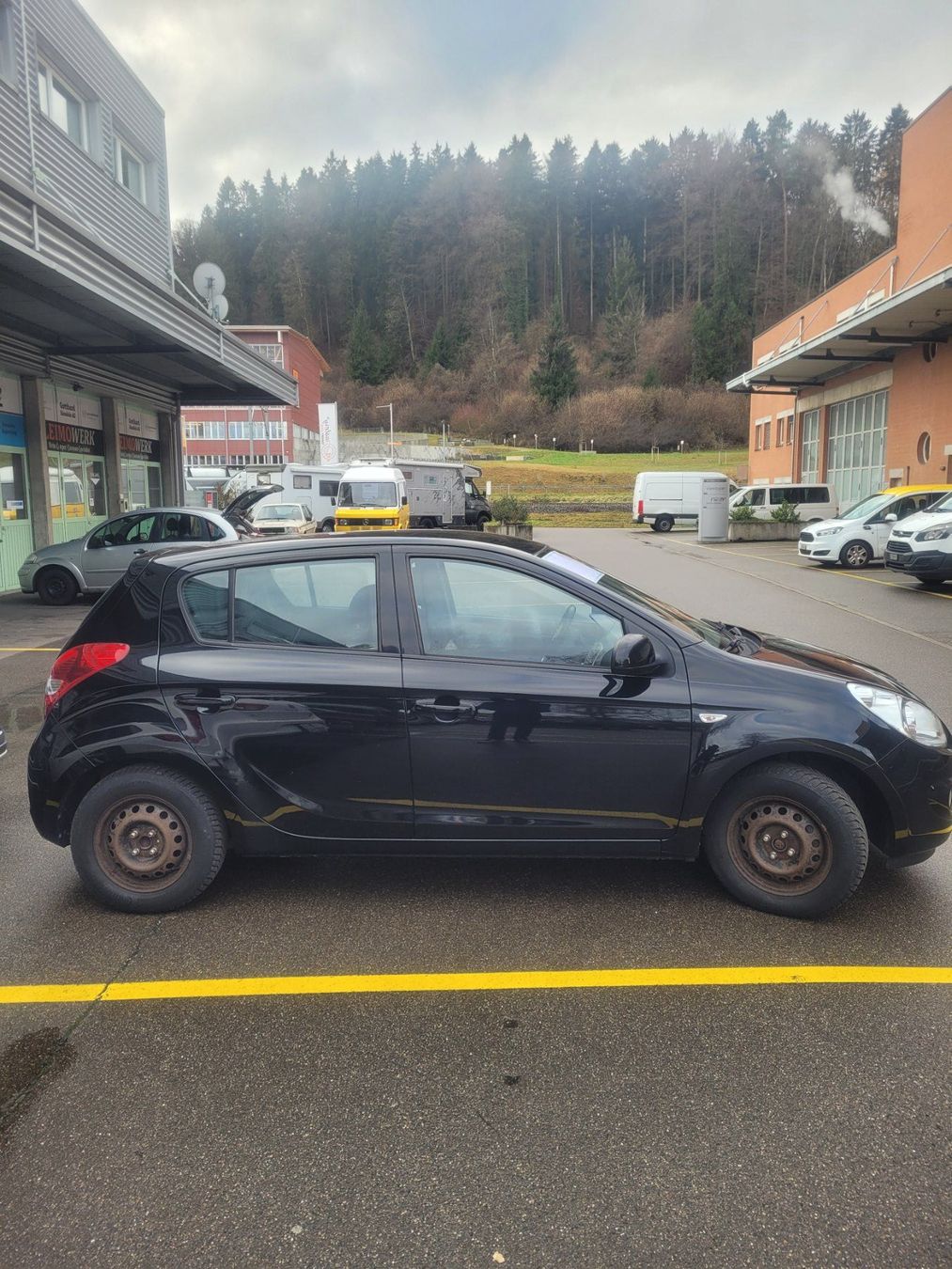 Hyundai i20, auto ideale per l'inverno, in buono stato con MFK. - Image 1
