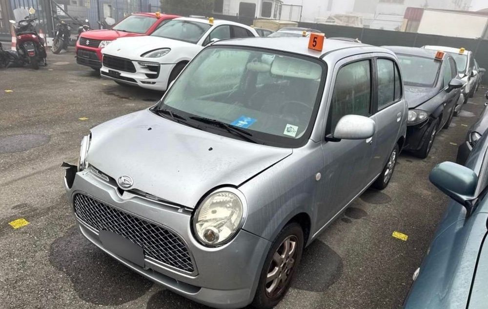 Daihatsu Cuore, anno 2004, danneggiata