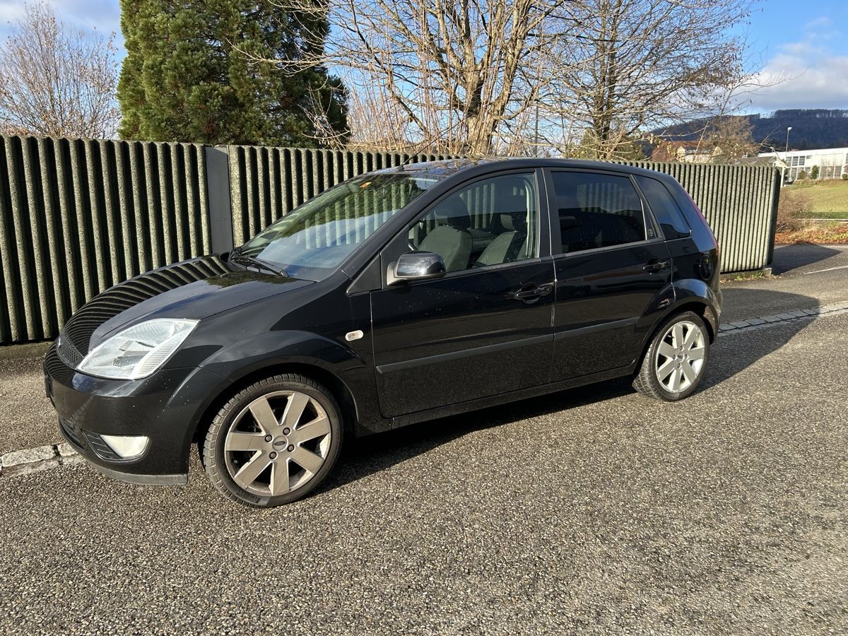 Ford Fiesta, Automatico - Image 1
