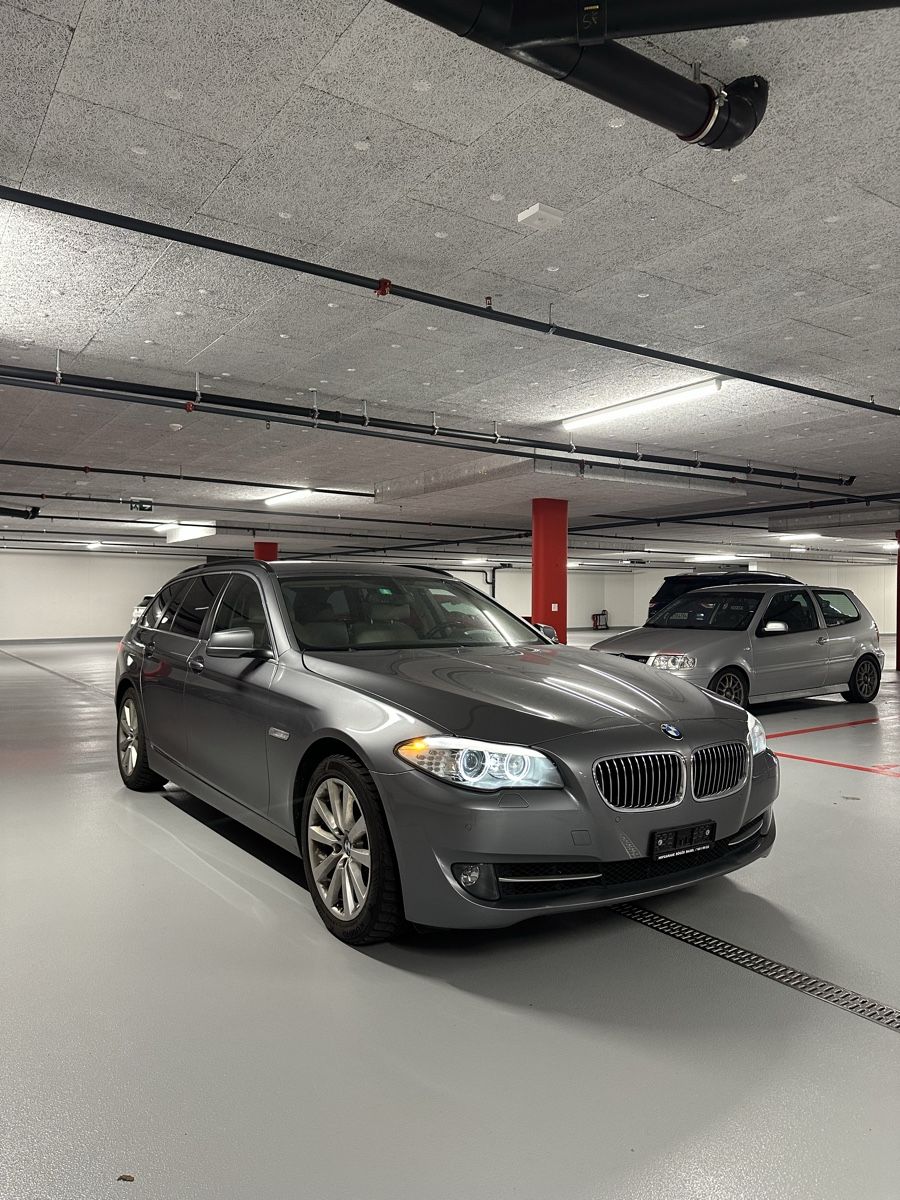 BMW 528i xDrive Touring Steptronic - Image 1