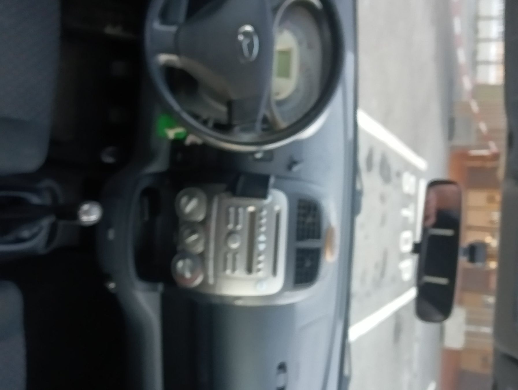 Zu verkaufen Daihatsu sirion 1.3 4x4 frisch ab MFK 2012jg - Image 3