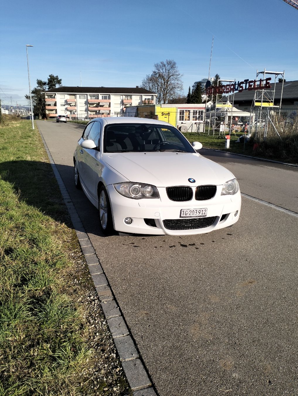 BMW 130i - Image 1