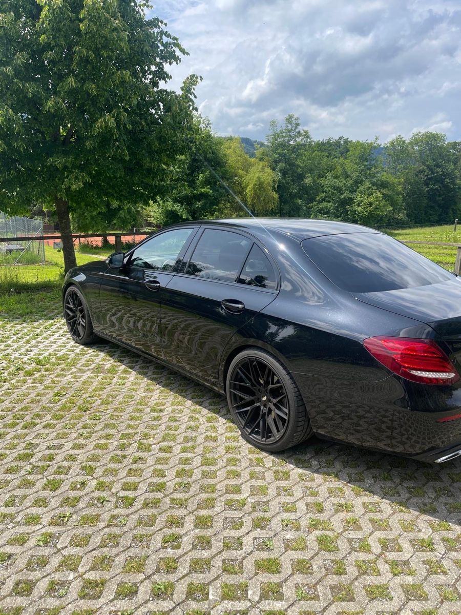 Mercedes E200 4MATIC 2020 | 66'000 km | abbassata | Somme - Image 1