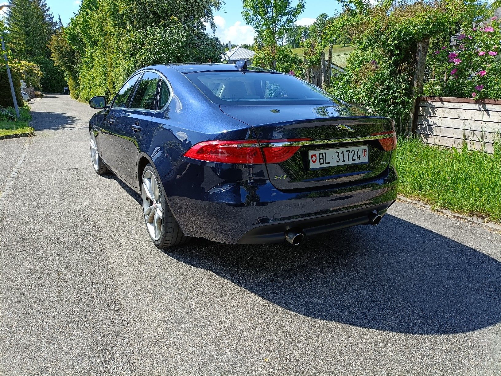 Jaguar XF 35t Portfolio - Image 3