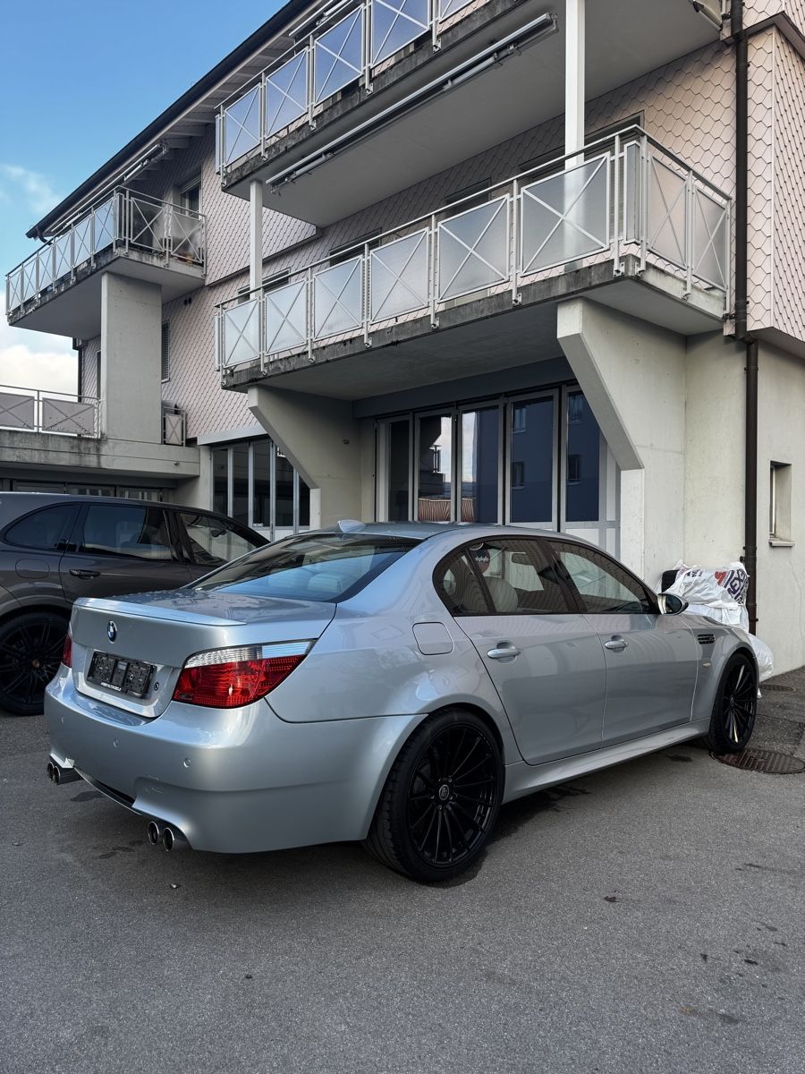 BMW M5 E60 V10 - Image 1