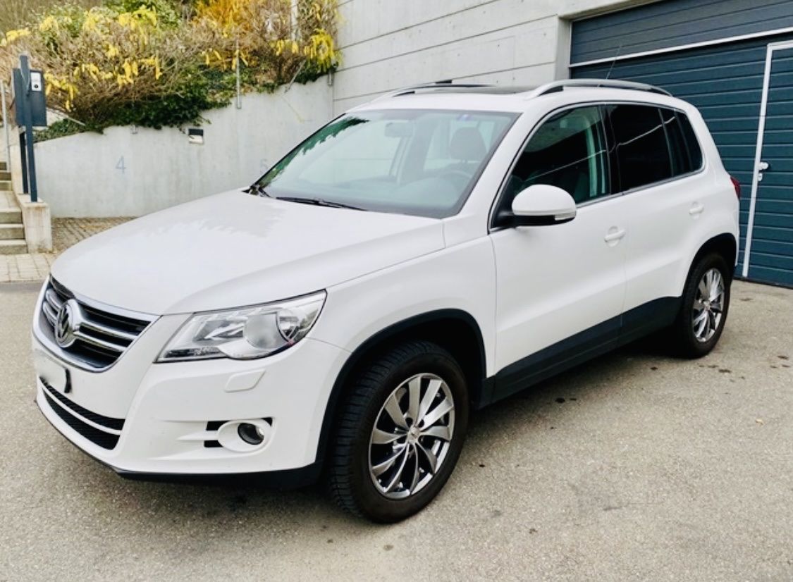 VW Tiguan 2.0 4x4 Sport&amp;Style con tetto panoramico appena uscito dalla fabbrica - Image 1