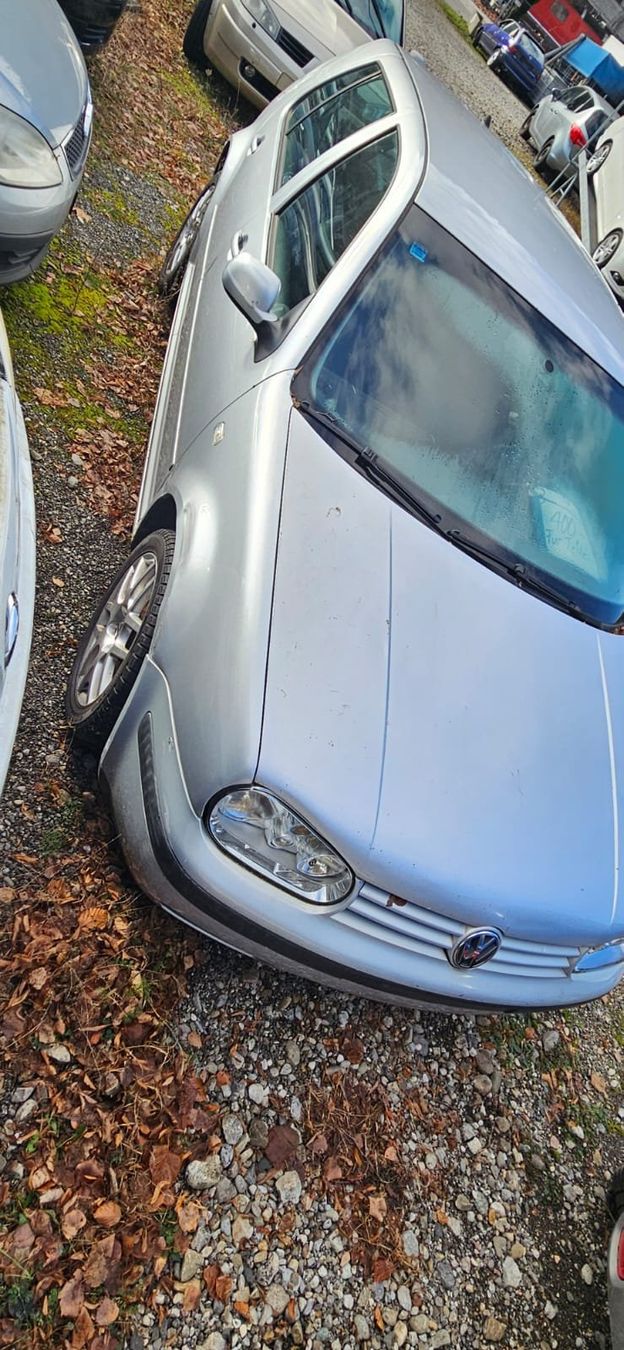 VW Golf 4 per parti con documenti italiani - Image 1