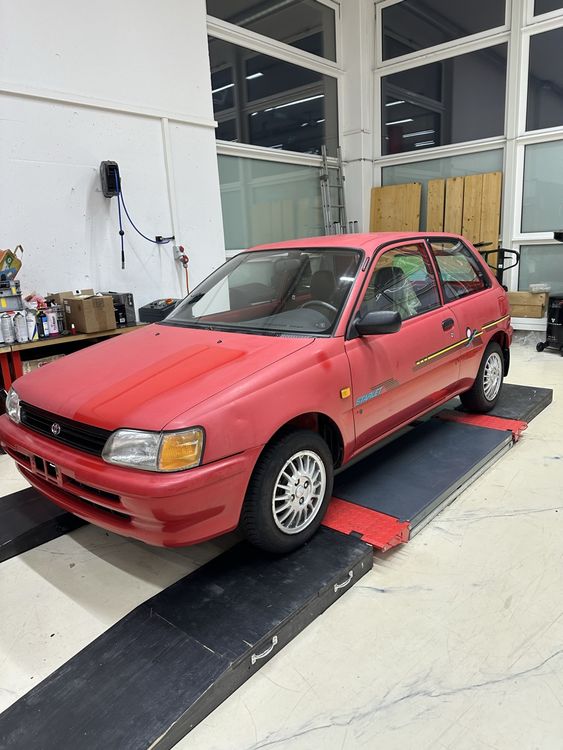 Toyota Starlet 1.3 appena uscito dal servizio