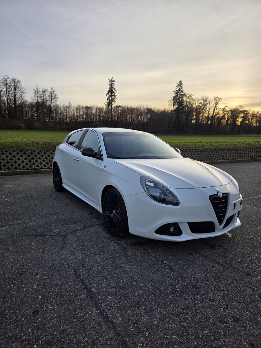 Alfa Romeo Giulietta Quadrifoglio Verde – Top Condition - Image 1