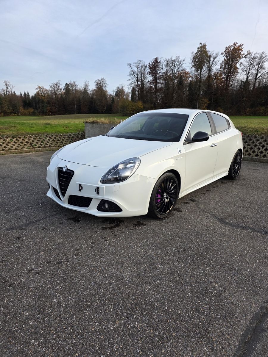 Alfa Romeo Giulietta Quadrifoglio Verde – Top Condition - Image 3