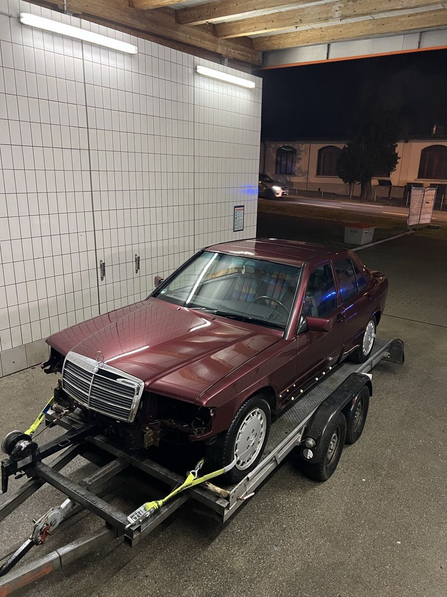 Mercedes 190E Avantgarde Rosso Sondermodell - Image 3