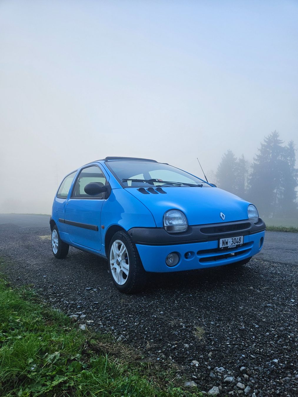 Renault Twingo fresco appena uscito dalla catena di montaggio - Image 1
