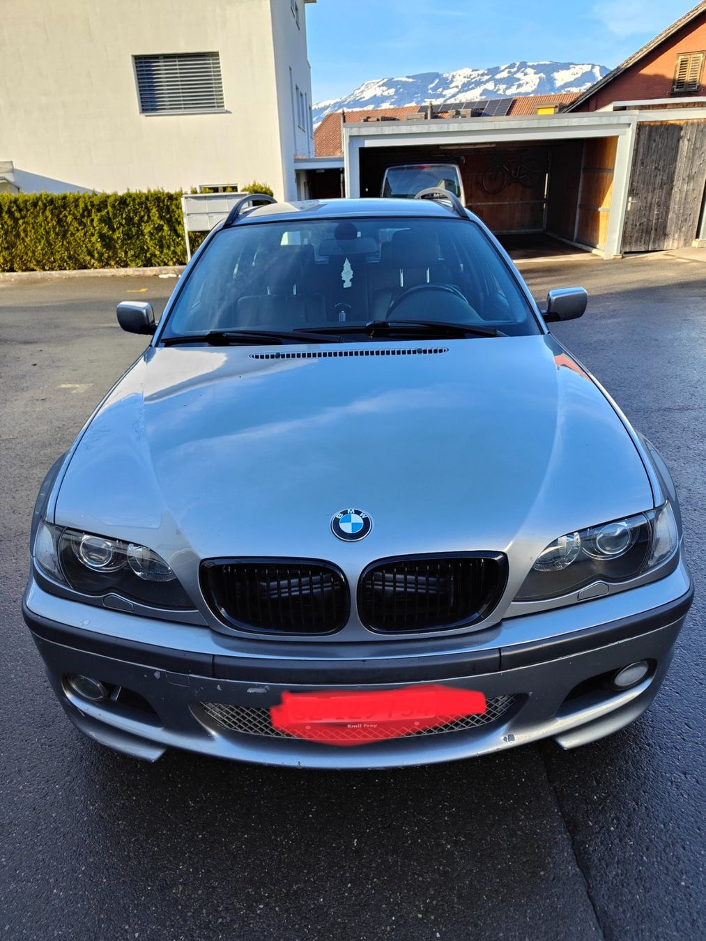 BMW 330xi Touring - Image 1