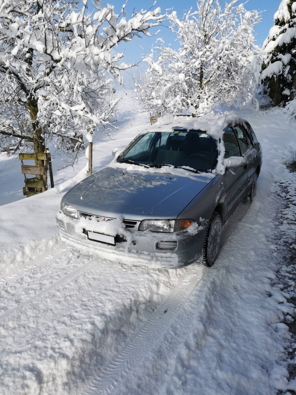 Mitsubishi Lancer Kombi, argento, 4x4, JG 2001, adatto per il periodo invernale - Image 1