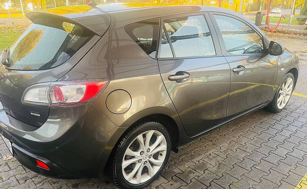 Mazda 3 - Image 1