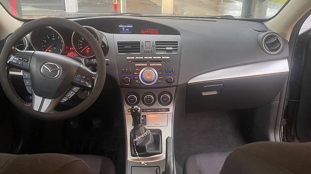Mazda 3 - Image 2
