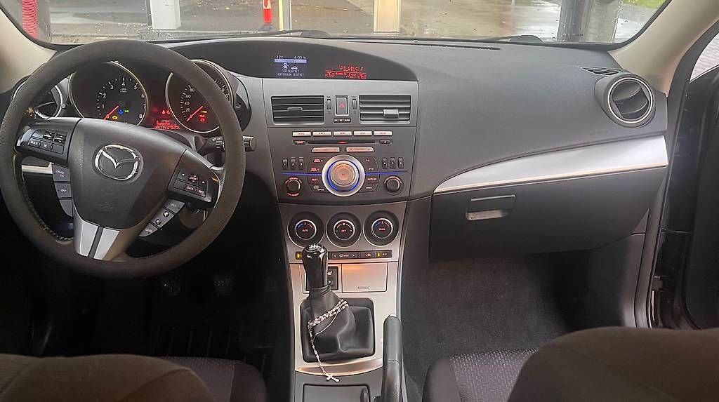 Mazda 3 - Image 3
