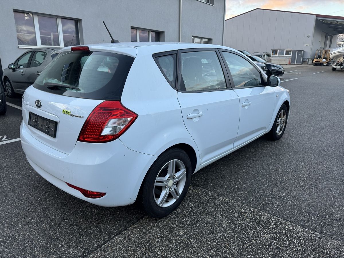 Kia Cee'd 1.4 - Image 3