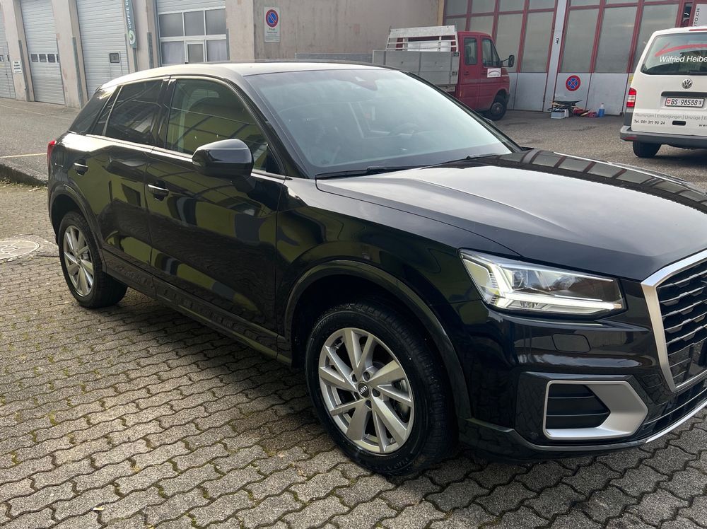 Audi Q2 35 TFSI, solo 3000 km!! Nero, ottimo stato - Image 2