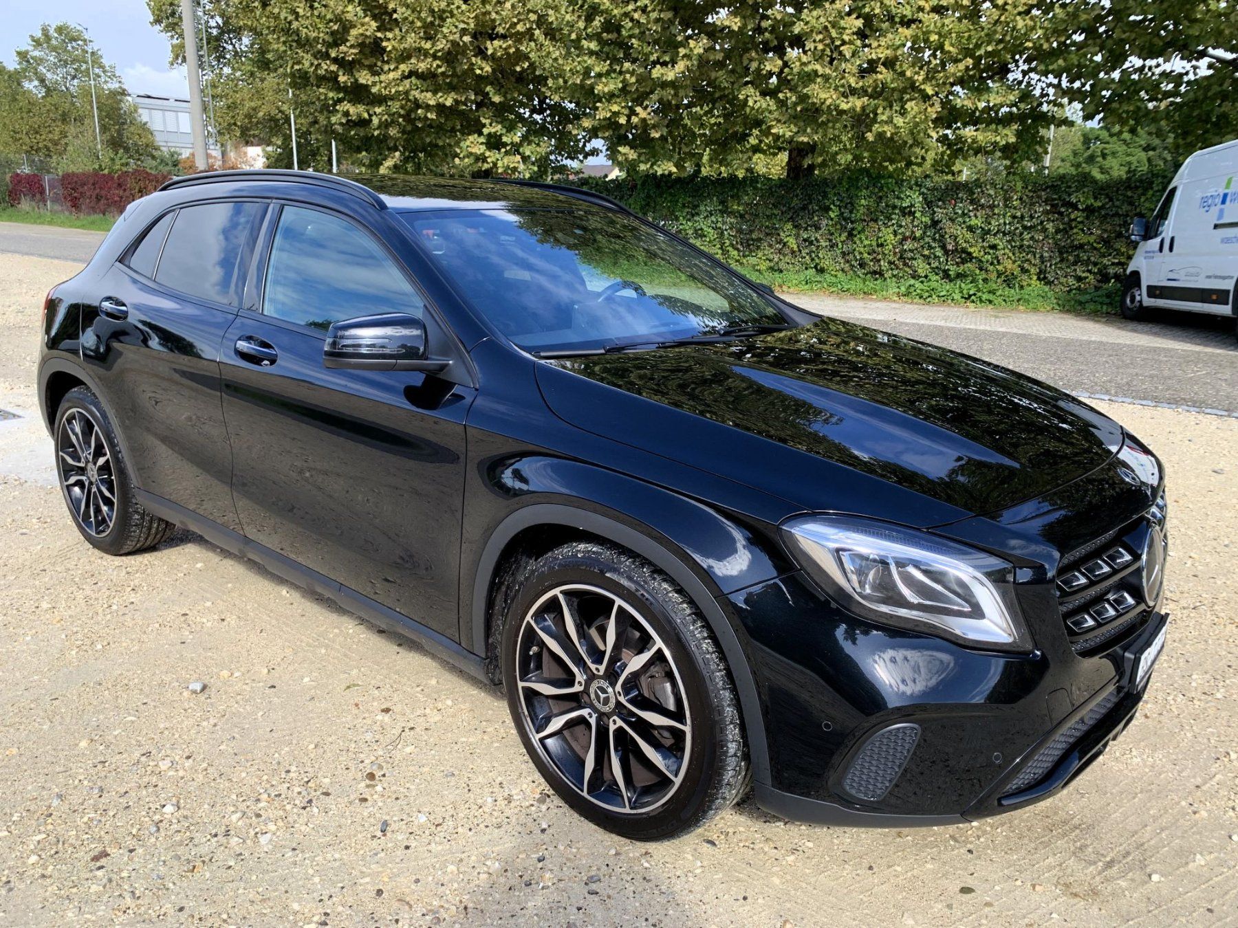 Mercedes-Benz GLA 200 Night Star 7G-DCT - Image 1