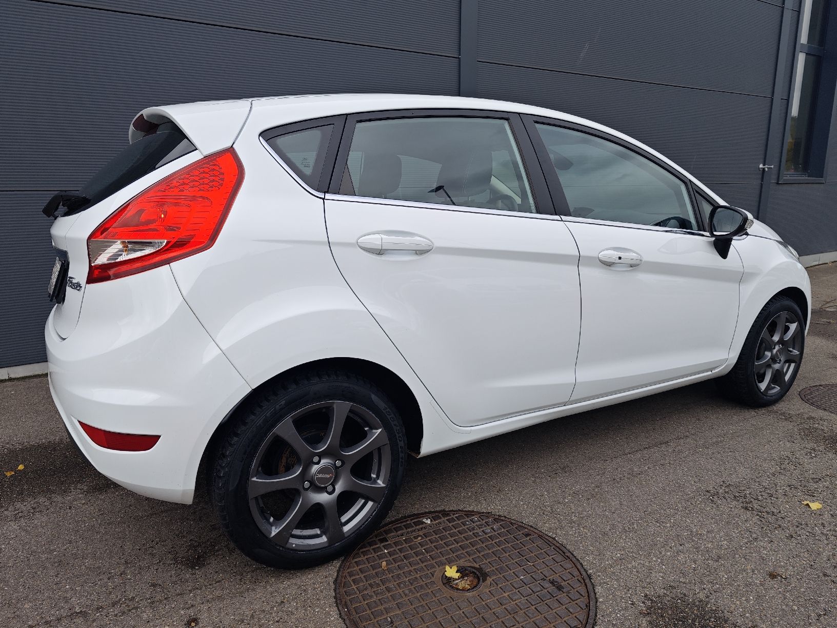 Ford Fiesta Titanium 1.6 benzina fresco da MFK Servizio 10.25 - Image 3