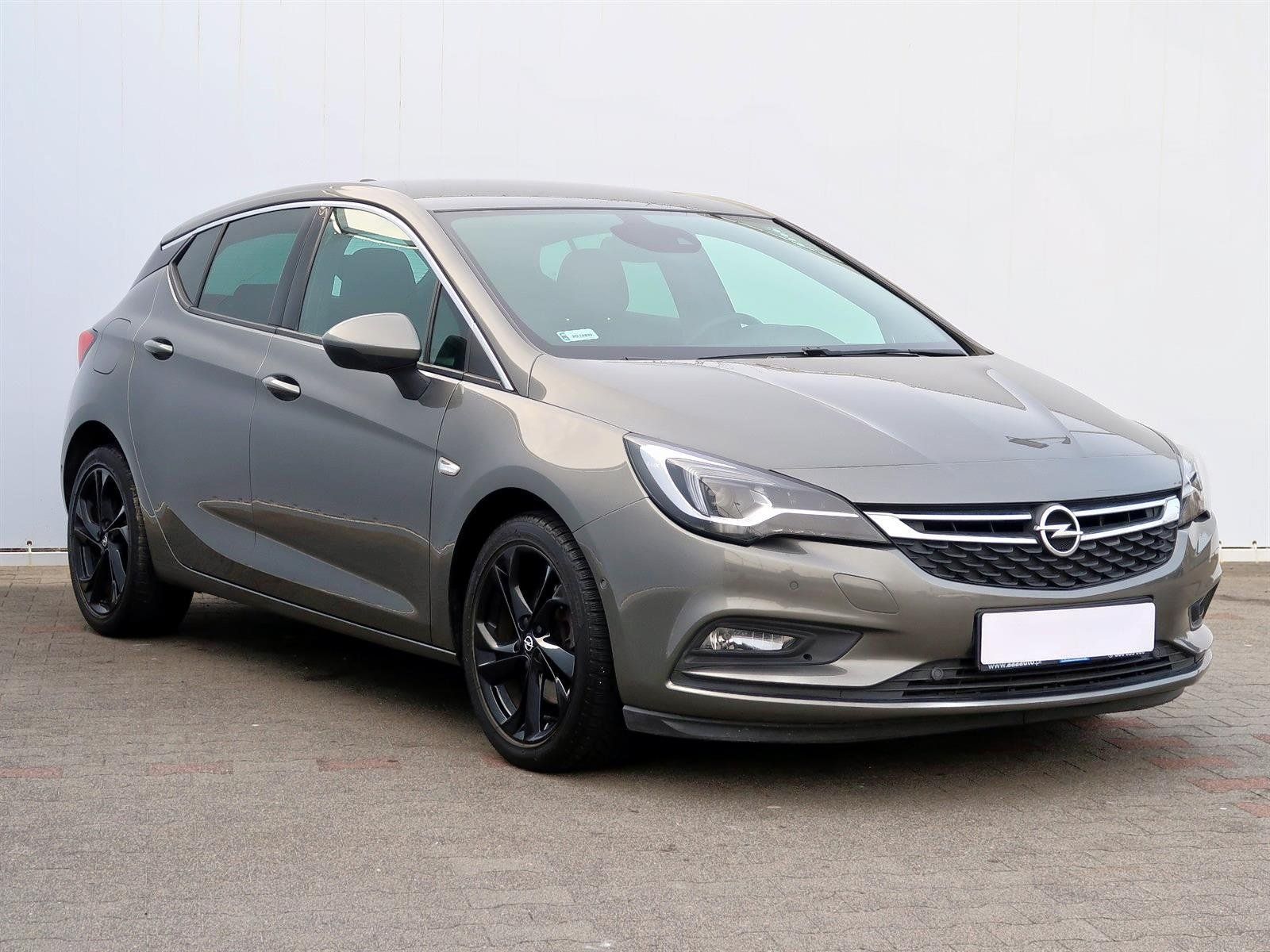 🚗 Opel Astra K Turbo 1.6 • Automatico • 2019 - Image 1