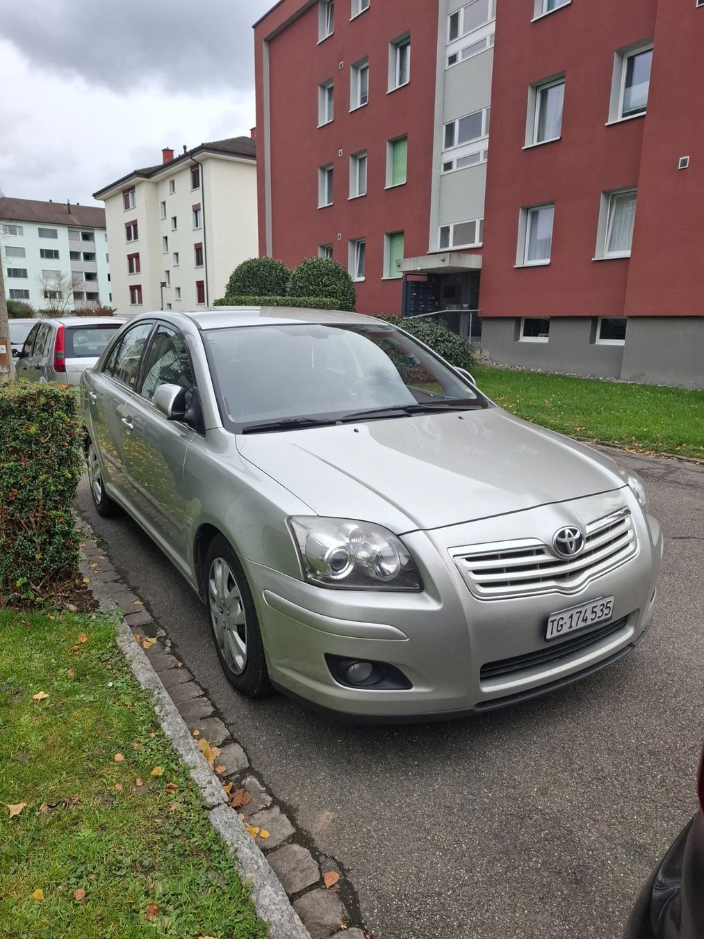 Toyota Avensis, argento, JG 2007, appena uscito dalla fabbrica! - Image 1