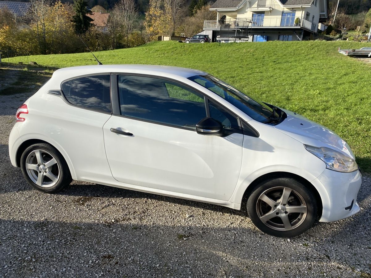 Peugeot 208 - Image 3