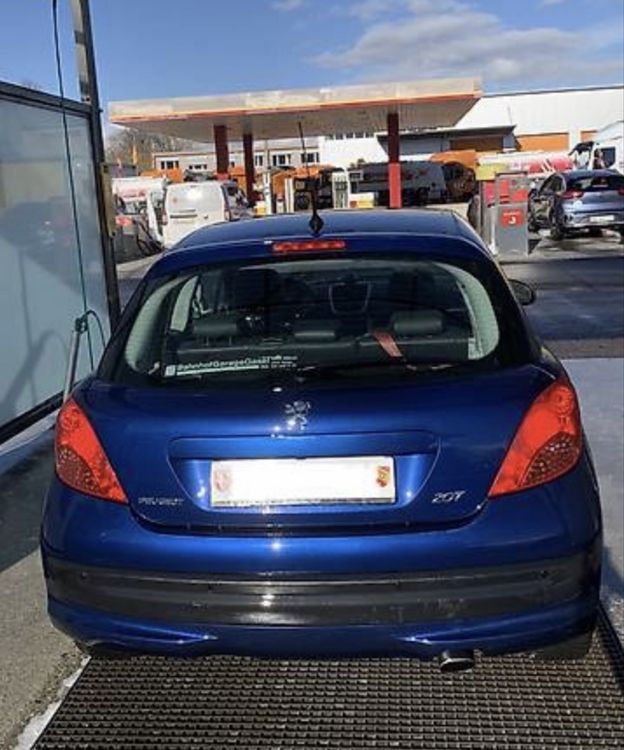 Peugeot 207 1.6i 16V 8-speed equipped - Image 2