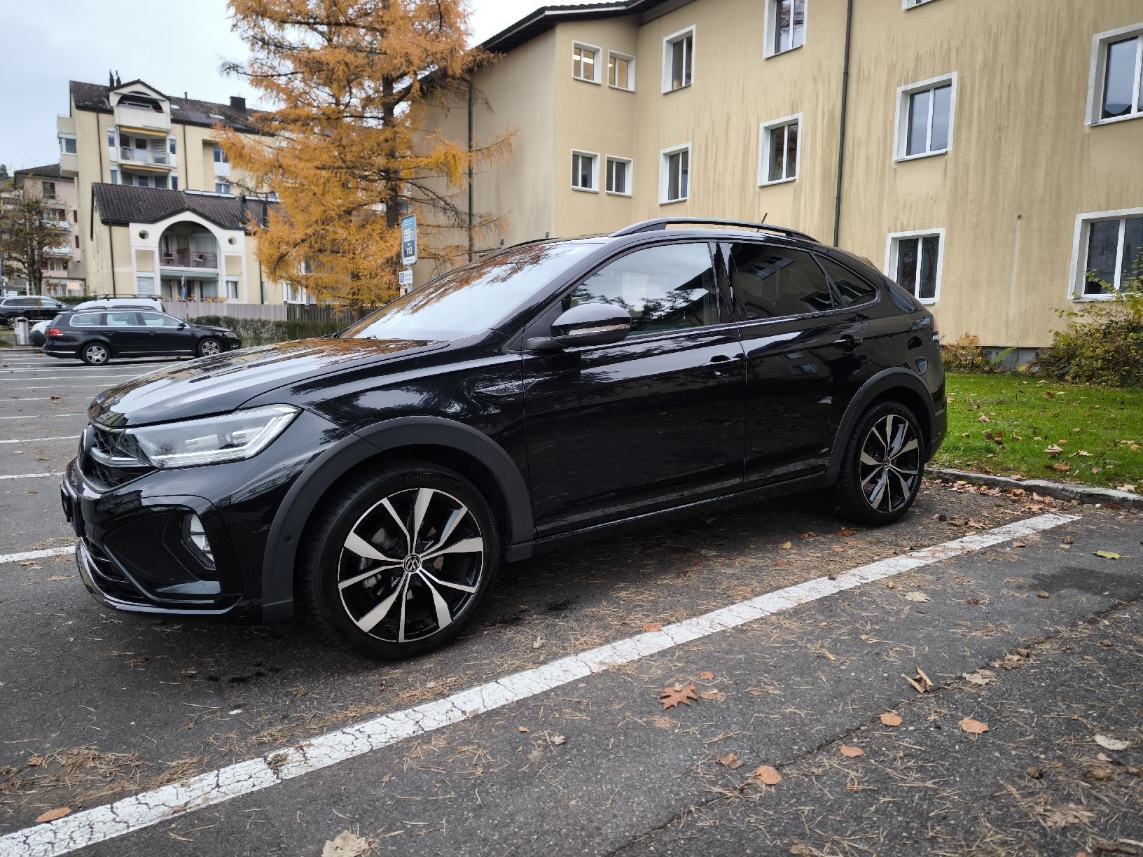 VW Taigo 1.5 R-Line, nero, ottimo stato - Image 3