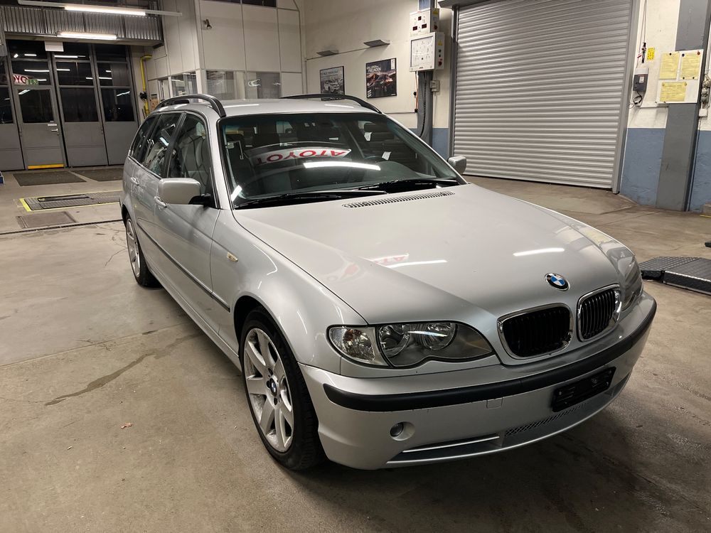 BMW (E46) 330i Touring, argento, appena uscito dalla fabbrica, ottimo stato!