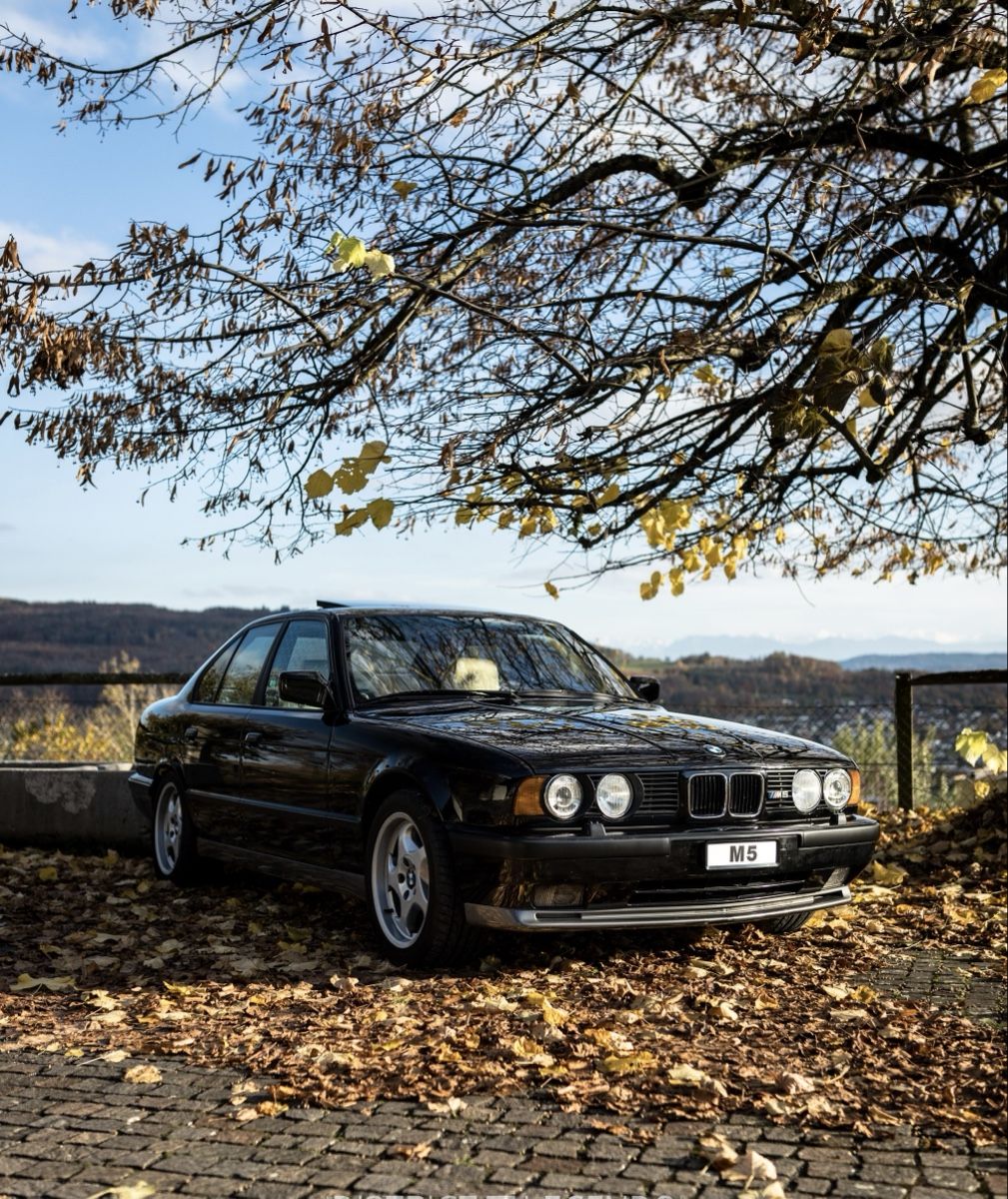 BMW M5 (E34) - Veicolo da collezione con registrazione veterana - Image 1