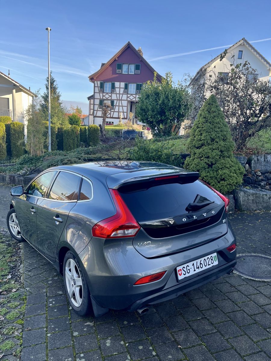 Volvo V40 T4 Summum - Image 1