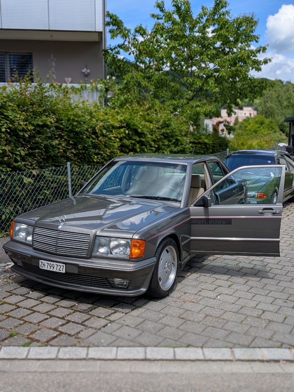 Mercedes-Benz 190E - Image 1