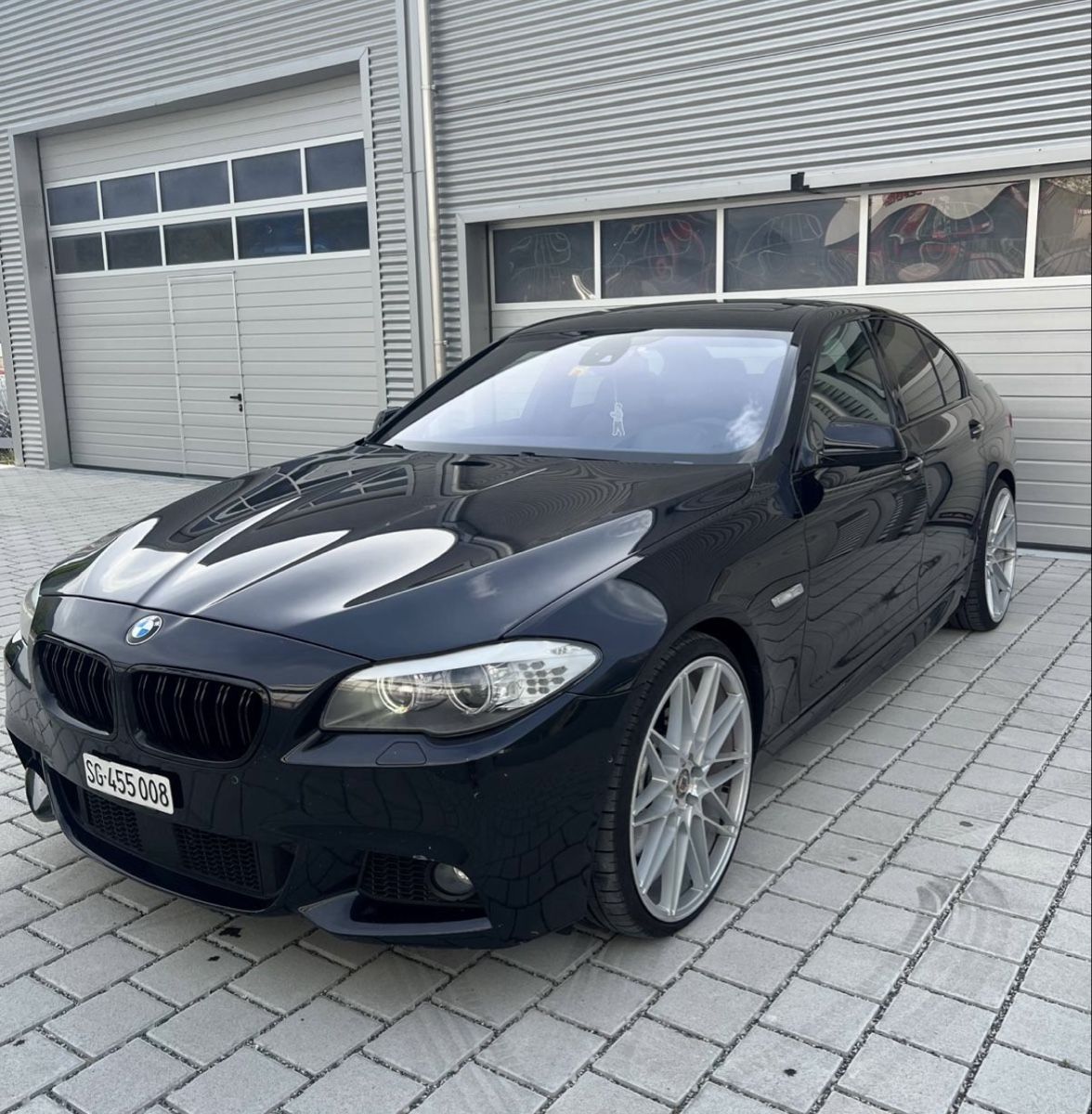 BMW 550i xDrive - Image 1