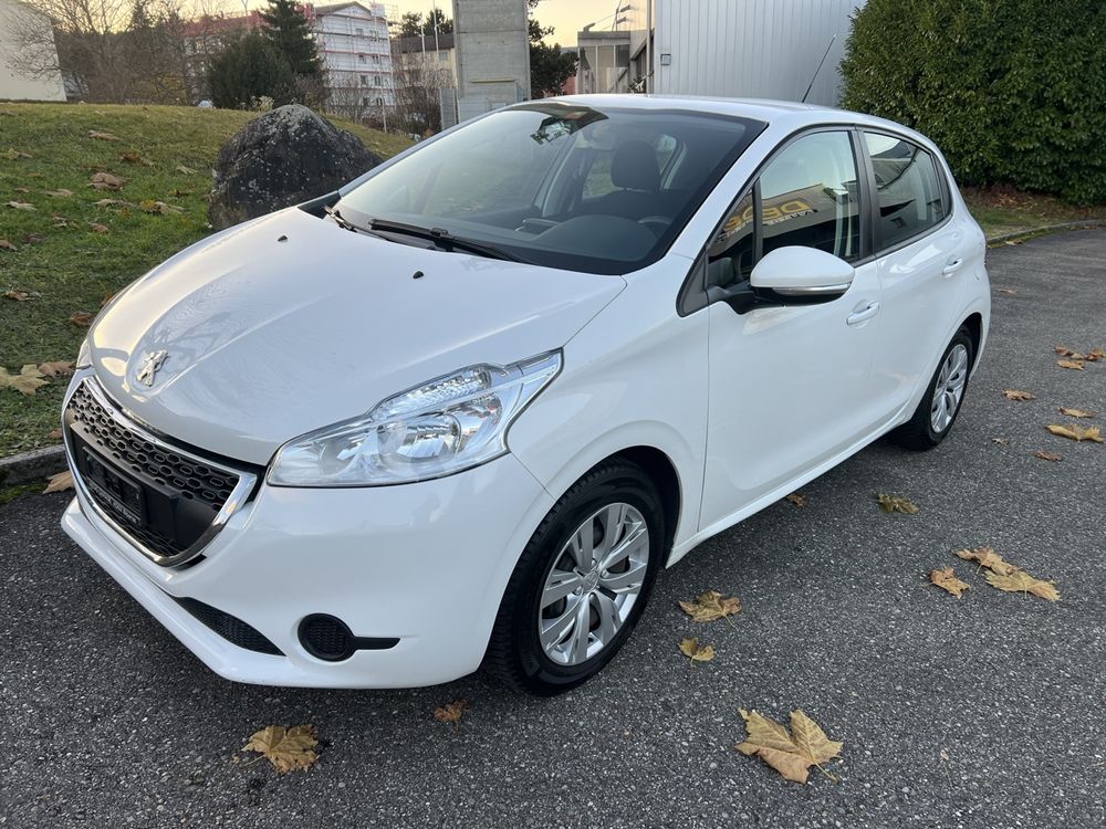 Bellissimo Peugeot 208 1.2 da MFK 01.2025 - fresco dopo la manutenzione