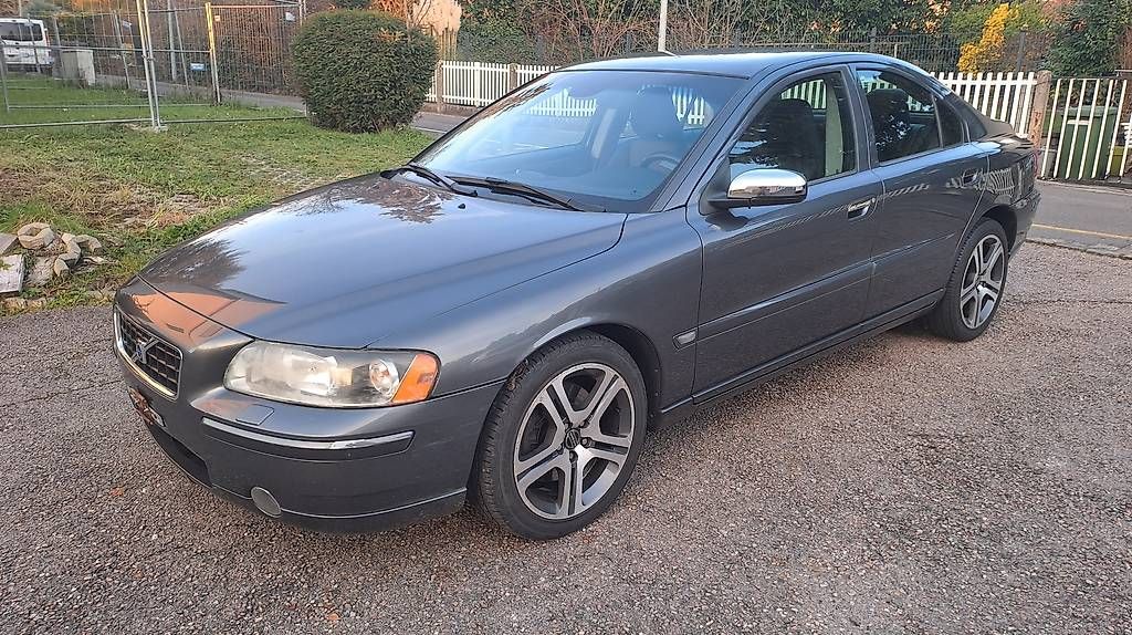 Volvo S60 - Image 1