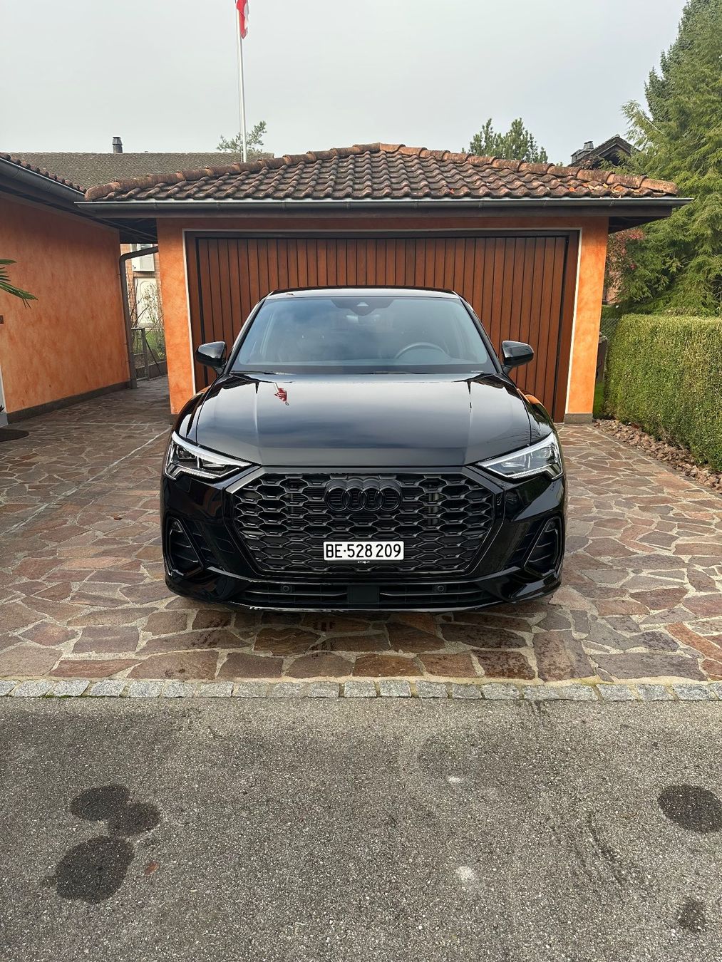 Audi Q3 Sportback 45 TFSI e S-Line Black Edition, top! - Image 1