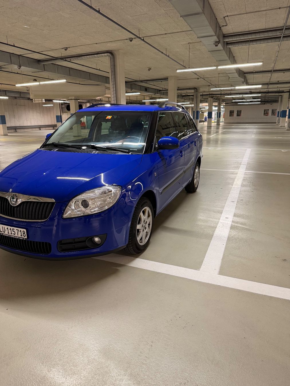 Skoda Fabia Combi, blu, in ottimo stato, appena uscito dalla garanzia! - Image 1