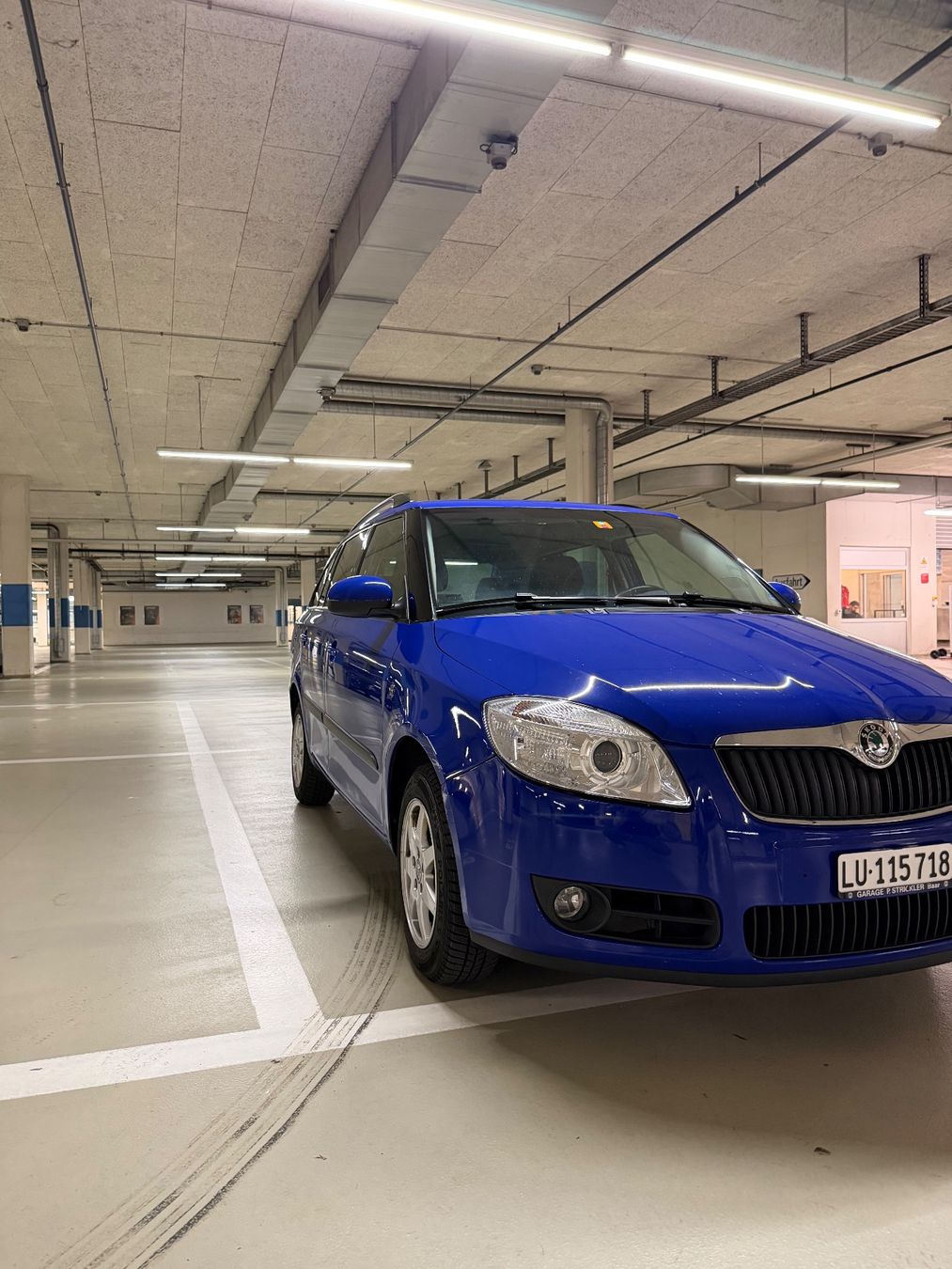 Skoda Fabia Combi, blu, in ottimo stato, appena uscito dalla garanzia! - Image 3