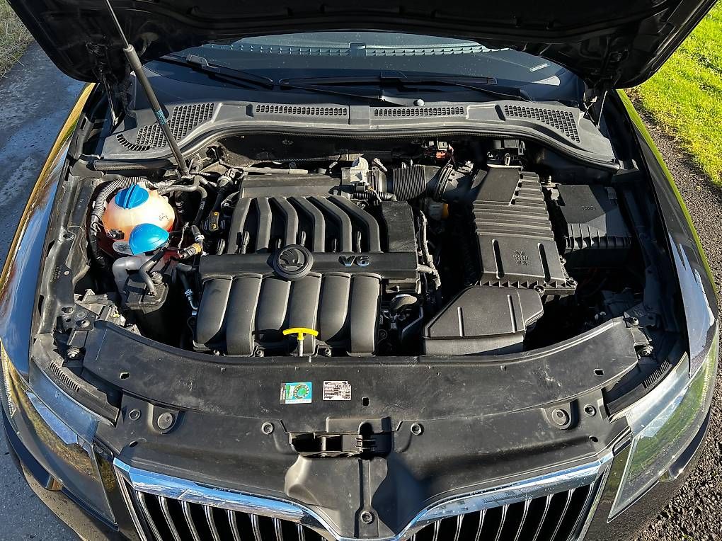 SKODA Superb Combi 3.6 FSI Business 4x4 DSG - Image 3