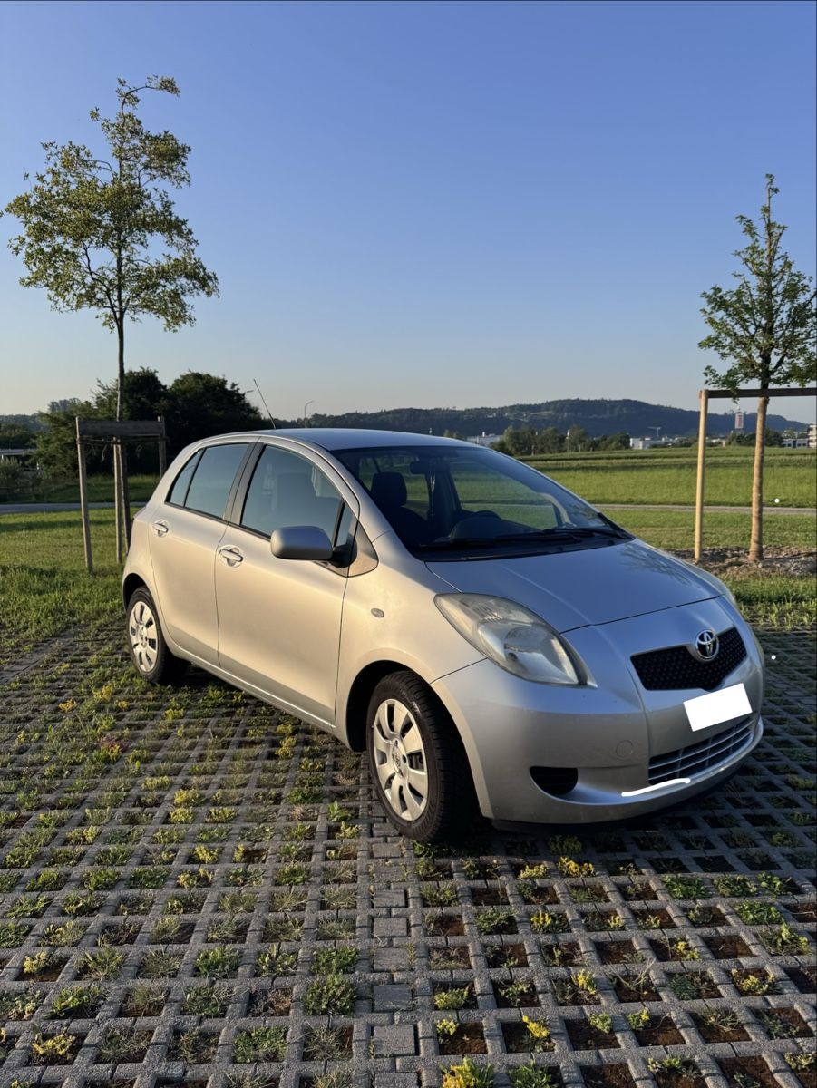 Toyota Yaris 1.3 Automatico - Image 1