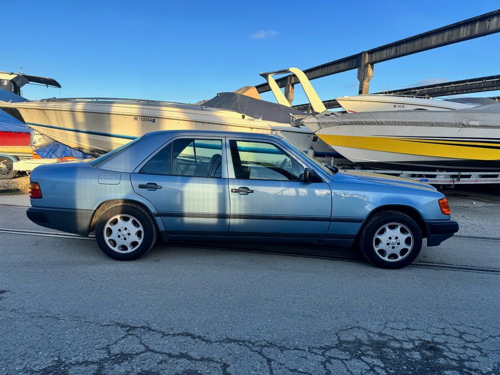 MERCEDES 230 E -ERSTLACKIERUNG -TOP GEPFLEGT -WERTSTEIGERUNG