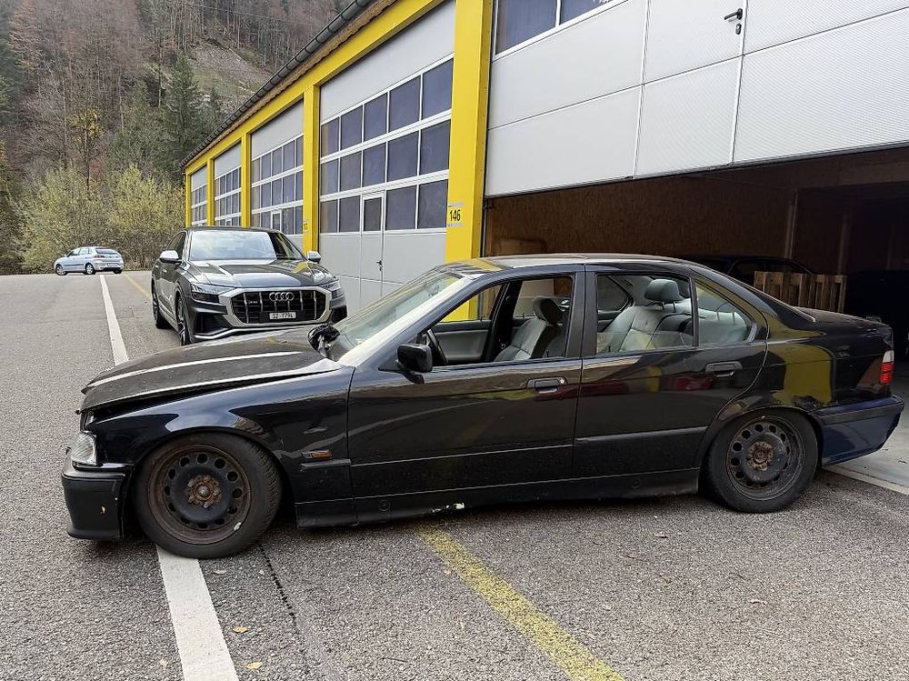 E36 328 berlina