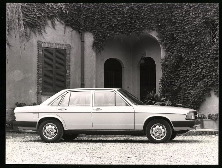Fotografia Auto Audi 100 berlina a 4 porte - Image 1