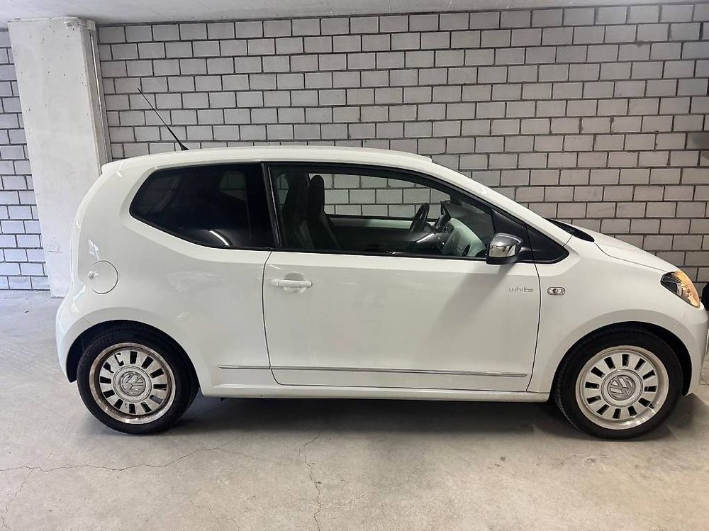 VW UP 1.0 - Image 2