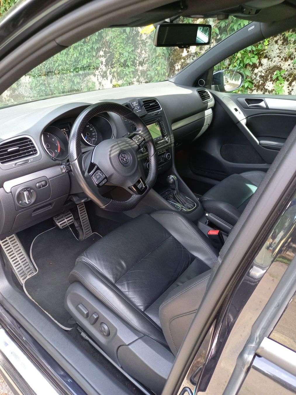 VW Golf 2.0 TSI R 4Motion DSG - Image 3