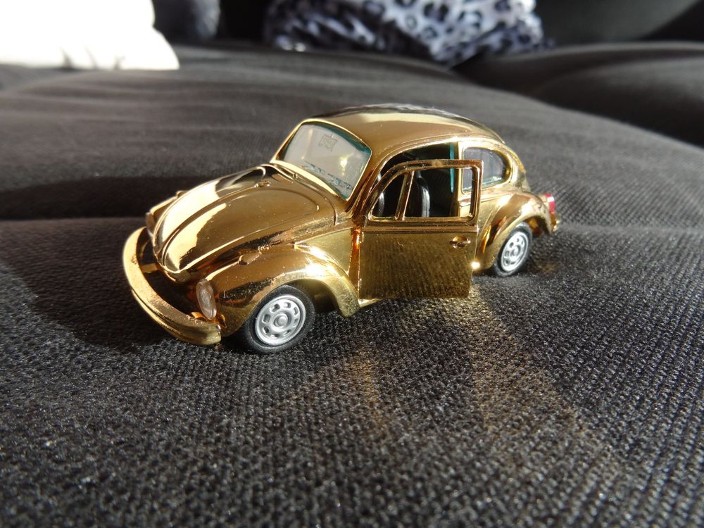 VW KÄFER 1302 GOLD con portachiavi AMAG.